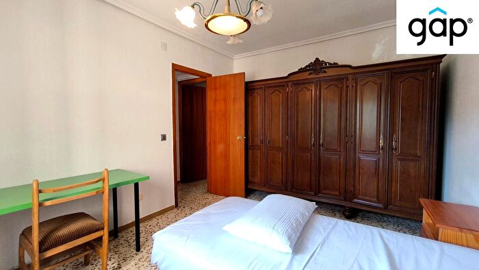 Casas en venta y pisos alquiler - 3