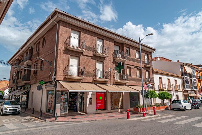 Casas en venta y pisos alquiler - 3