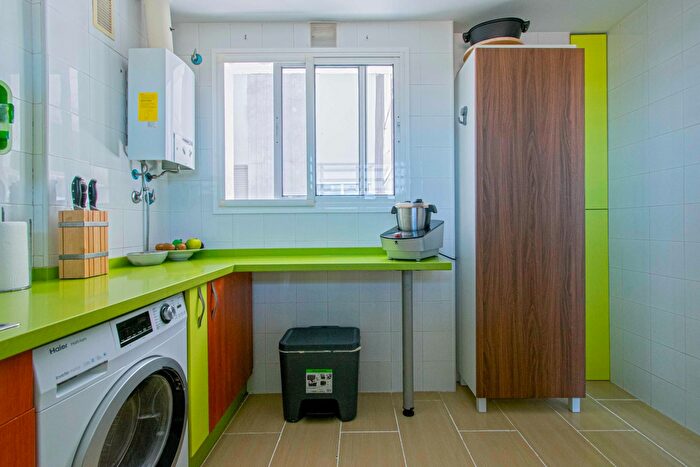 Casas en venta y pisos alquiler - 3