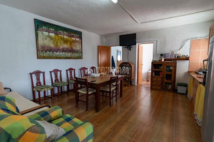 Casas en venta y pisos alquiler - 1
