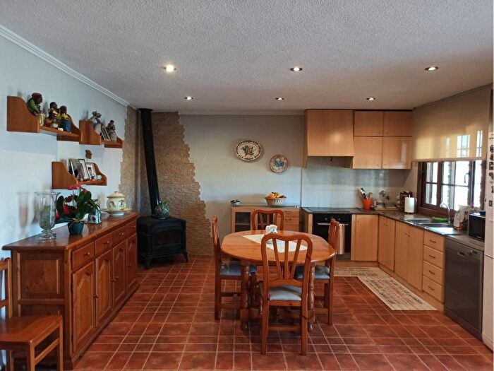 Casas en venta y pisos alquiler - 3