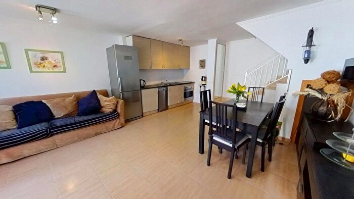 Casas en venta y pisos alquiler - 3