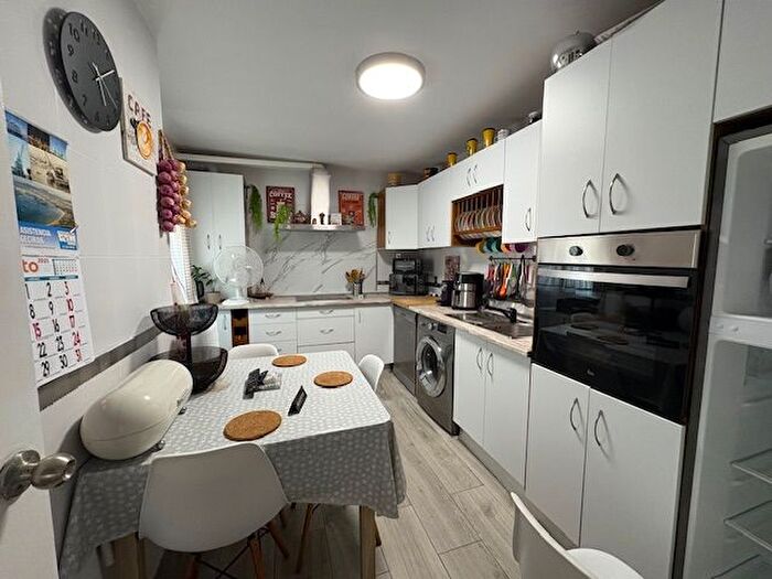 Casas en venta y pisos alquiler - 2