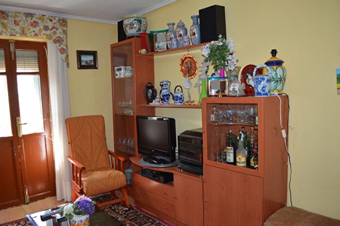 Casas en venta y pisos alquiler - 3