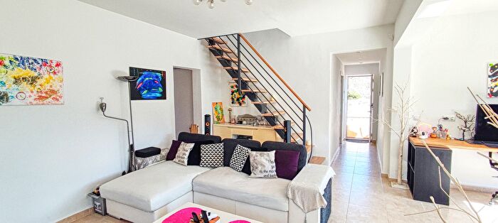 Casas en venta y pisos alquiler - 3