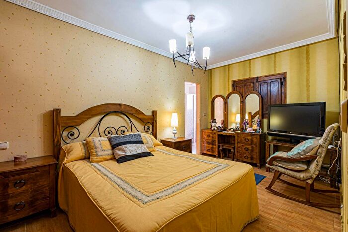 Casas en venta y pisos alquiler - 3