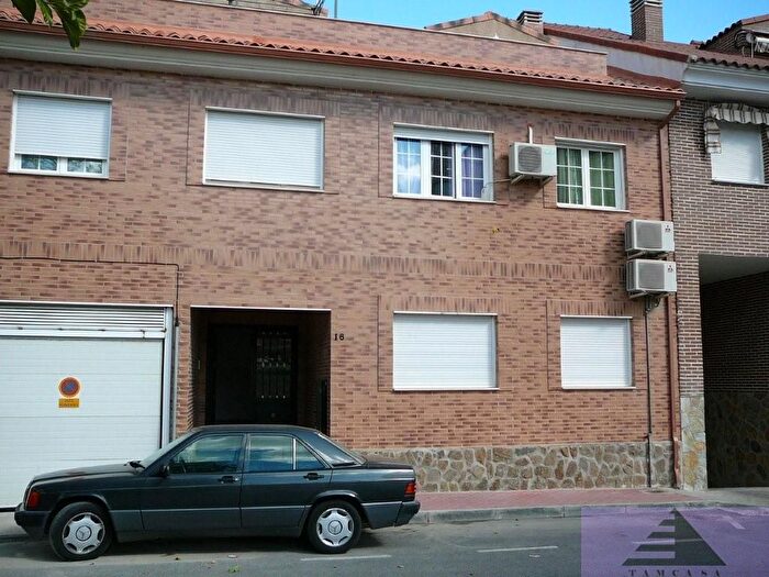 Casas en venta y pisos alquiler - 1