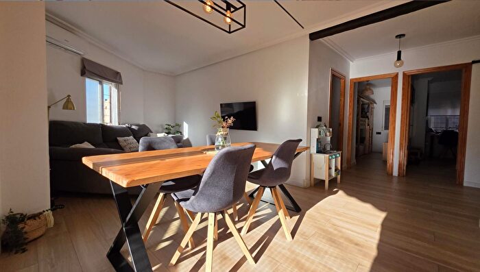 Casas en venta y pisos alquiler - 3
