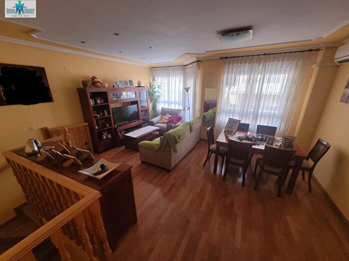 Casas en venta y pisos alquiler - 1