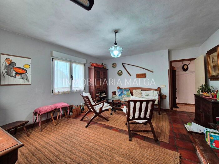 Casas en venta y pisos alquiler - 3