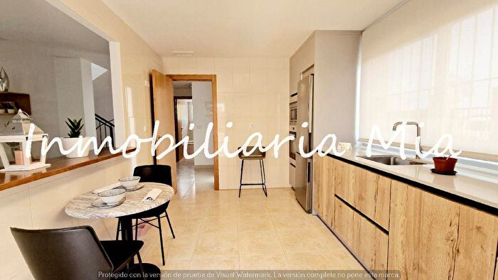 Casas en venta y pisos alquiler - 3