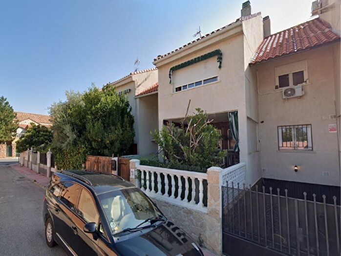 Casas en venta y pisos alquiler - 3