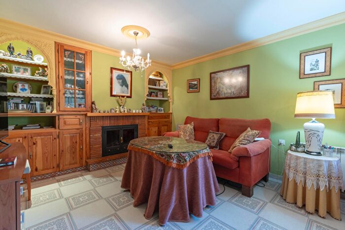Casas en venta y pisos alquiler - 3