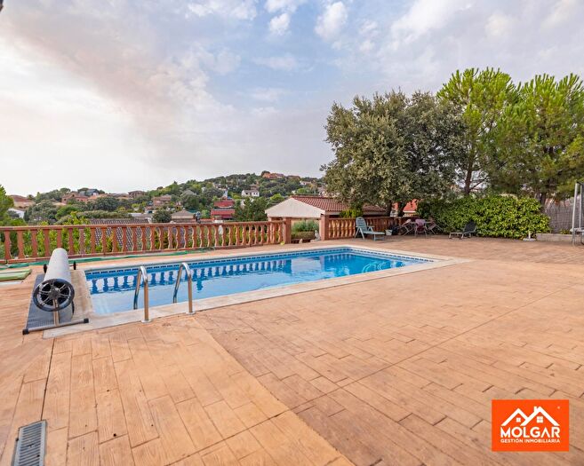 Casa en venta en El Casar, Guadalajara de 5 habitaciones