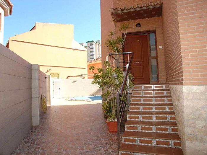 Casas en venta y pisos alquiler - 1