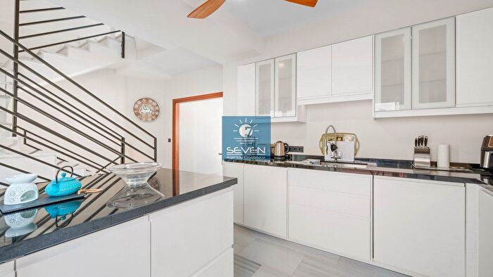 Casas en venta y pisos alquiler - 3