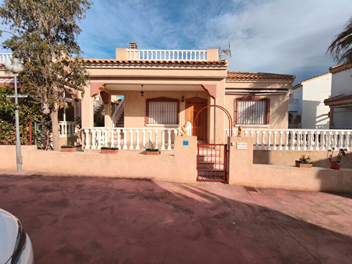 Casa en venta en Algorfa, Alicante de 3 habitaciones