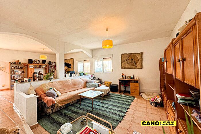 Casas en venta y pisos alquiler - 1