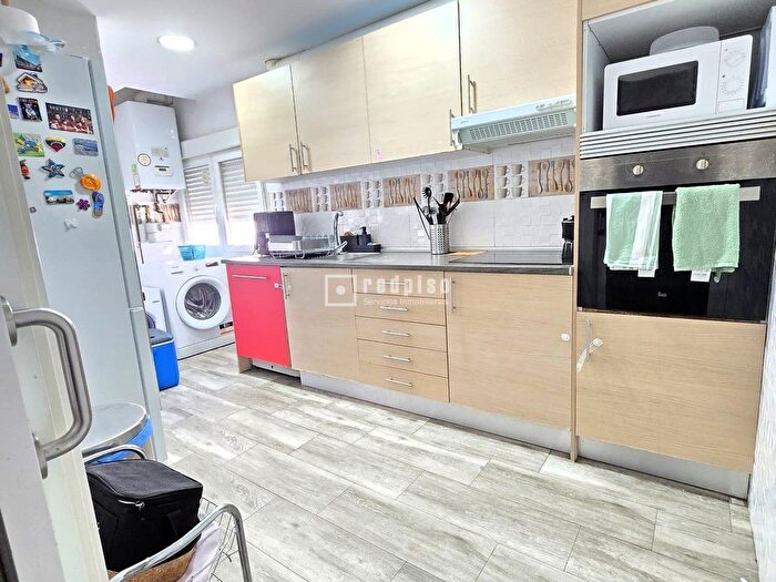 Casas en venta y pisos alquiler - 3