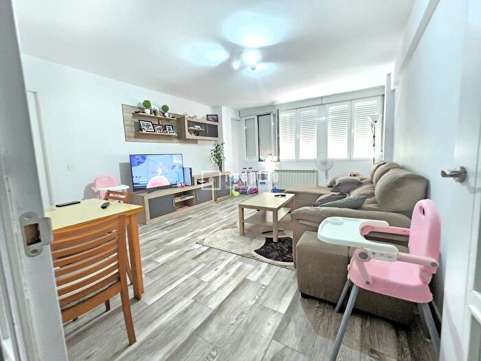 Casas en venta y pisos alquiler - 1