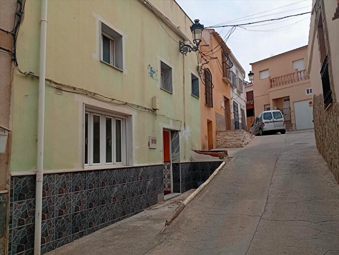 Casas en venta y pisos alquiler - 1