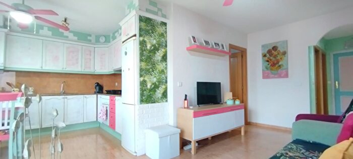 Casas en venta y pisos alquiler - 3