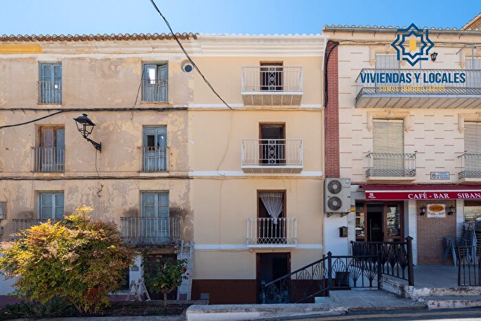 Casa en venta en Alhama de Granada, Granada de 8 habitaciones