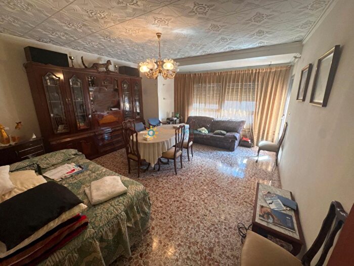Casas en venta y pisos alquiler - 1