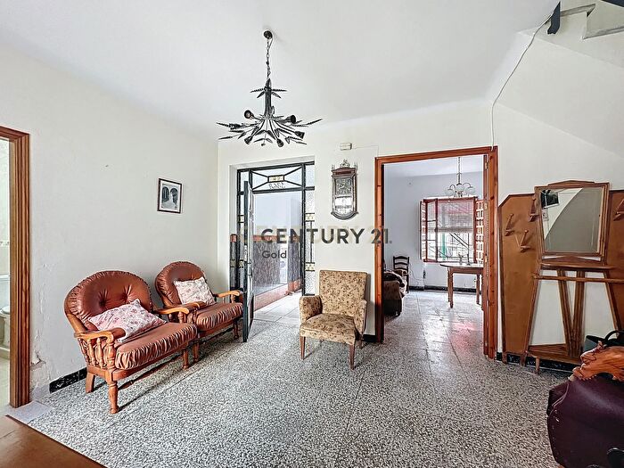 Casas en venta y pisos alquiler - 3