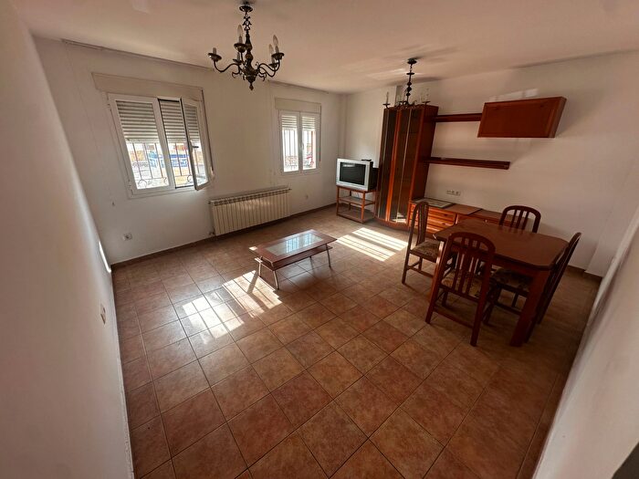 Casas en venta y pisos alquiler - 1
