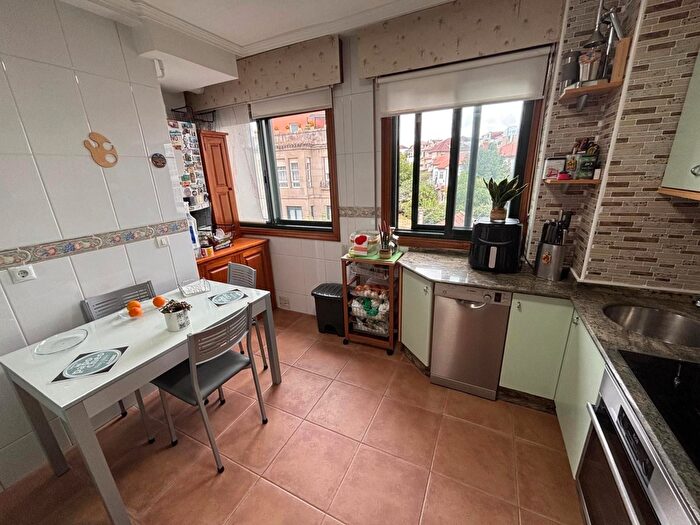 Casas en venta y pisos alquiler - 3