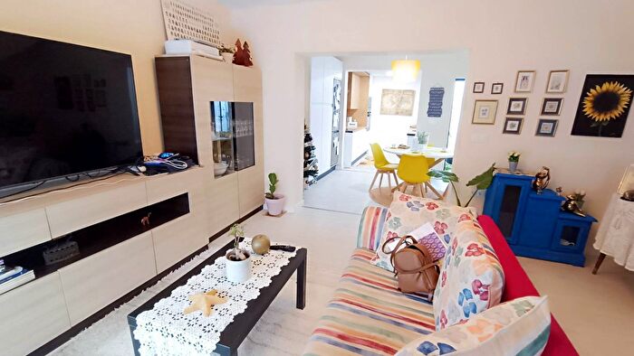 Casas en venta y pisos alquiler - 2