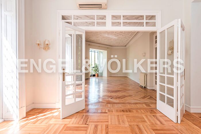 Piso en alquiler en Chamberí, Almagro de 3 habitaciones