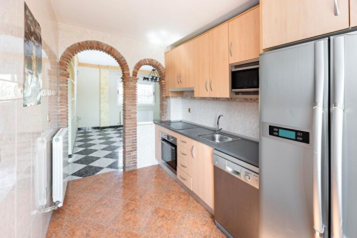 Casas en venta y pisos alquiler - 3