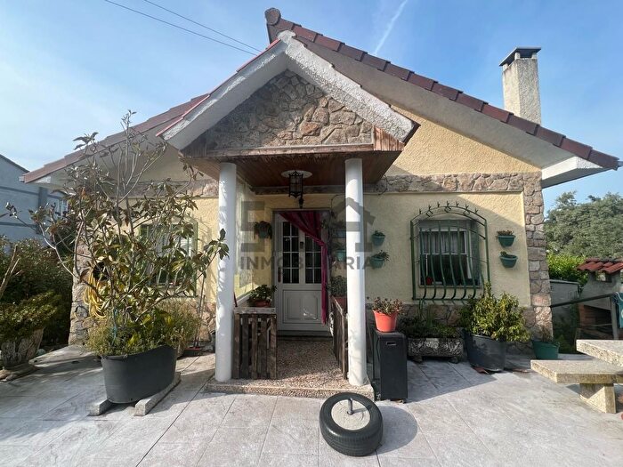 Casa en venta en Ventiun, Ourense Capital de 4 habitaciones