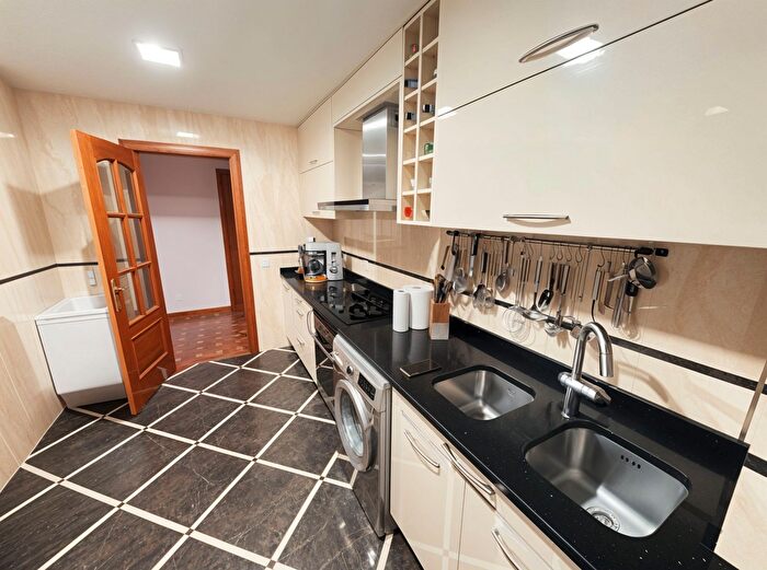 Casas en venta y pisos alquiler - 1