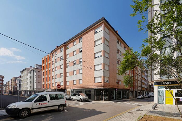 Casas en venta y pisos alquiler - 1