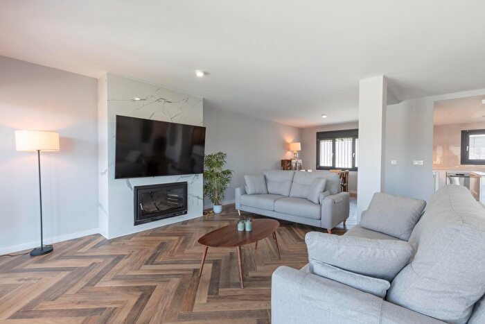 Casas en venta y pisos alquiler - 3