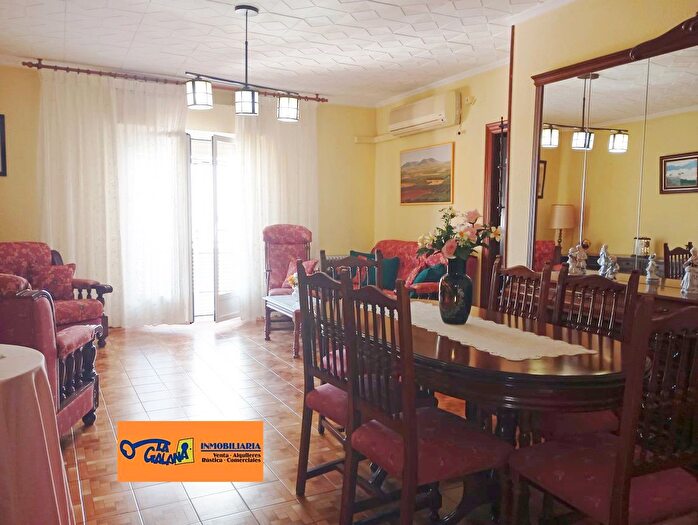 Casas en venta y pisos alquiler - 1