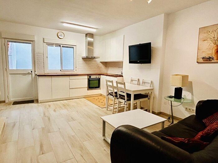 Casas en venta y pisos alquiler - 1