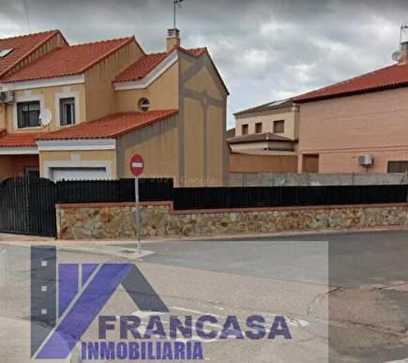 Casas en venta y pisos alquiler - 3