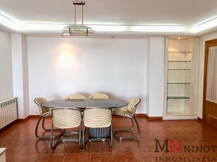 Casas en venta y pisos alquiler - 3