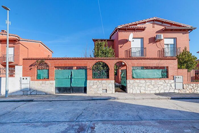 Casas en venta y pisos alquiler - 1