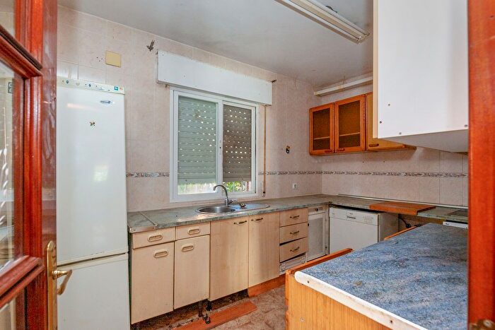 Casas en venta y pisos alquiler - 3