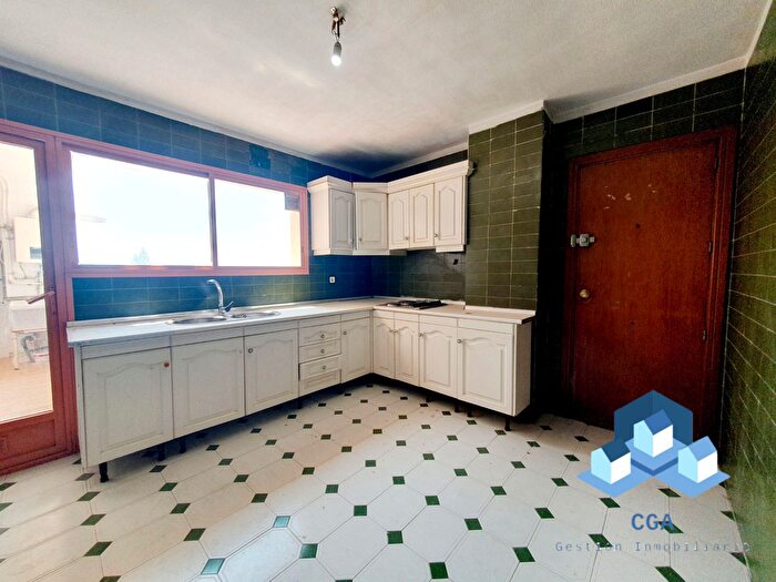 Casas en venta y pisos alquiler - 3