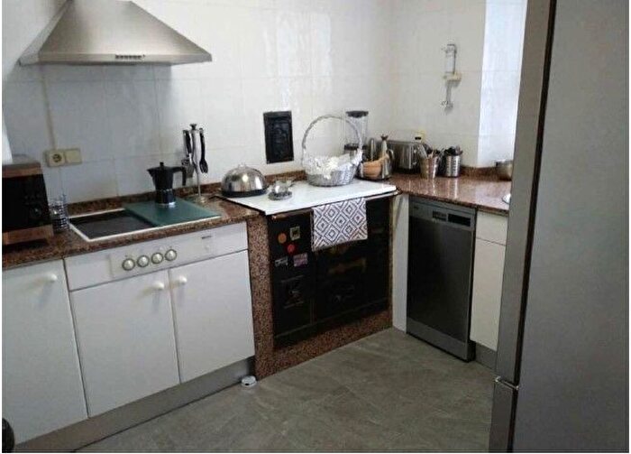 Casas en venta y pisos alquiler - 3