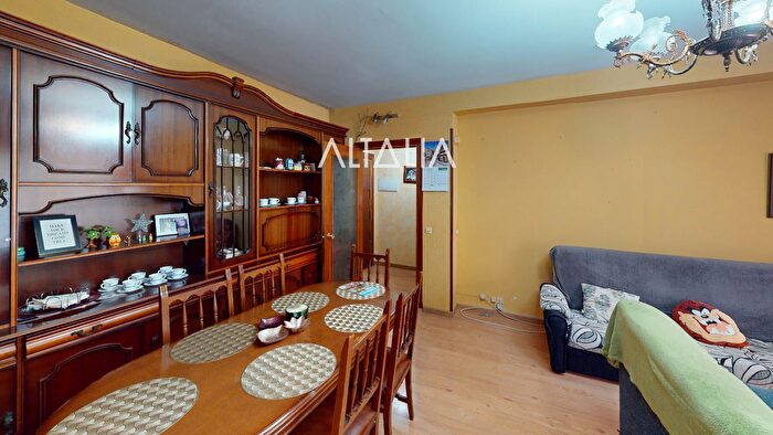 Casas en venta y pisos alquiler - 3