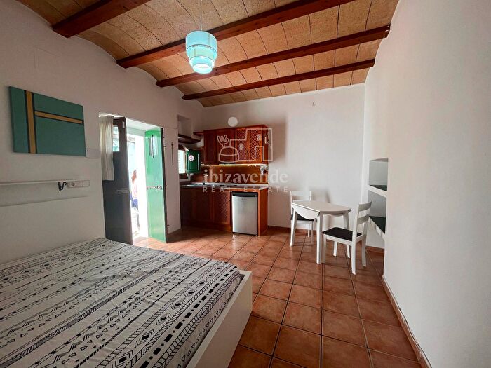 Casas en venta y pisos alquiler - 1