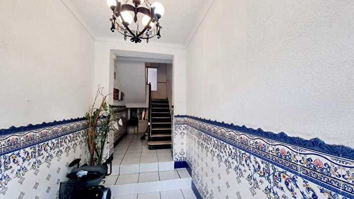 Casas en venta y pisos alquiler - 1