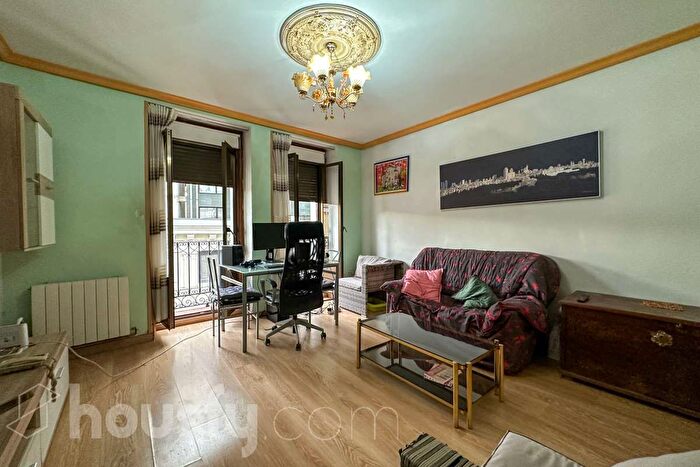 Casas en venta y pisos alquiler - 1